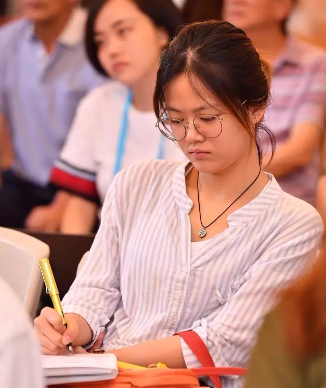 上海的都会更新，，地标性修建