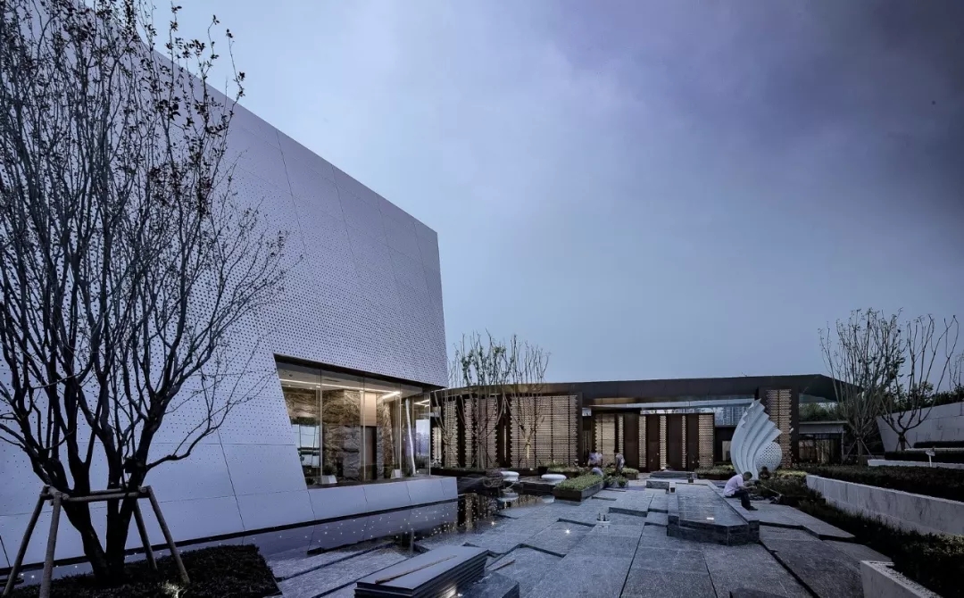 面向内庭院的洞口 by苏圣亮，，，AGGAME修建设计