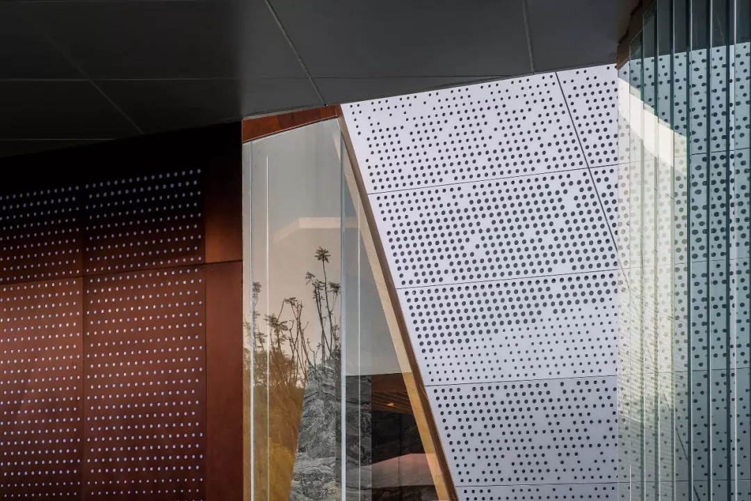 穿孔幻彩复合板细节 by苏圣亮，，，AGGAME修建设计